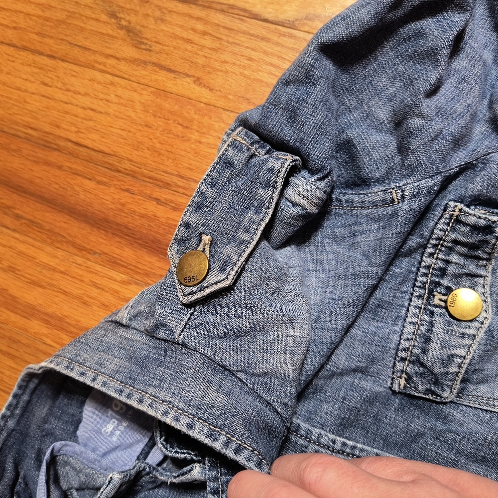 Gap Denim Blue Jean Jacket, Women's Medium, Buttons And Distressed Detail - Picture 9 of 16